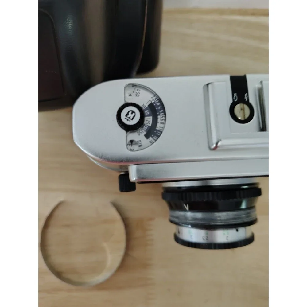Regula Sprinty Camera with Rexar 45mm f/2.8 Lens and nice leather case read des